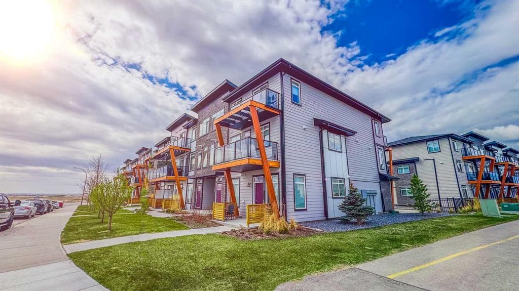 3-bed Townhouse for sale at 19637 48 Street SE, Calgary