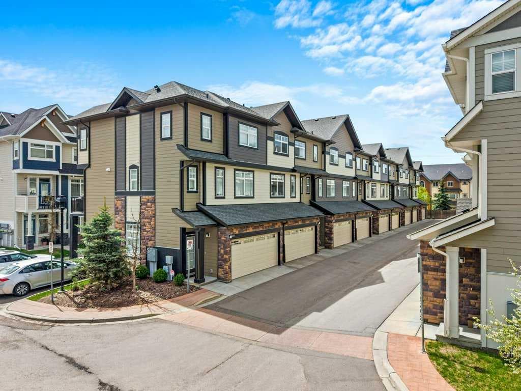 3-bed Townhouse for sale at 205 Wentworth Row SW, Calgary