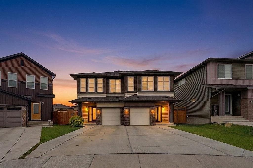 4-bed Semi-detached for sale at 121 Carringvue Park NW, Calgary