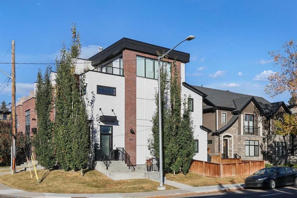 4-bed Townhouse for sale at 4929 20 Street SW, Calgary