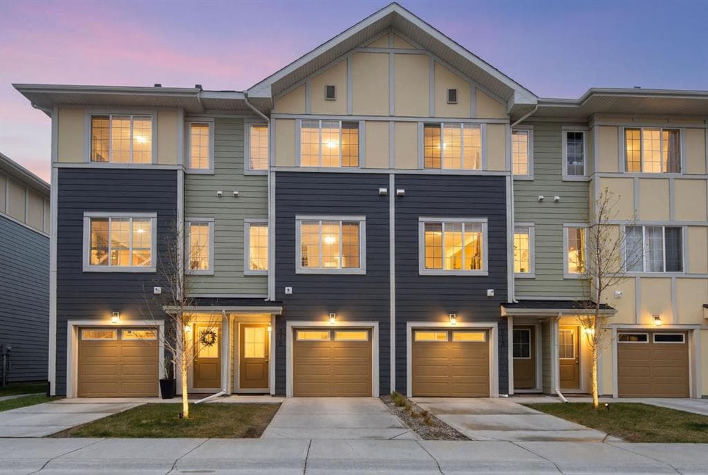 2-bed Townhouse for sale at 215 Marquis Lane SE, Calgary