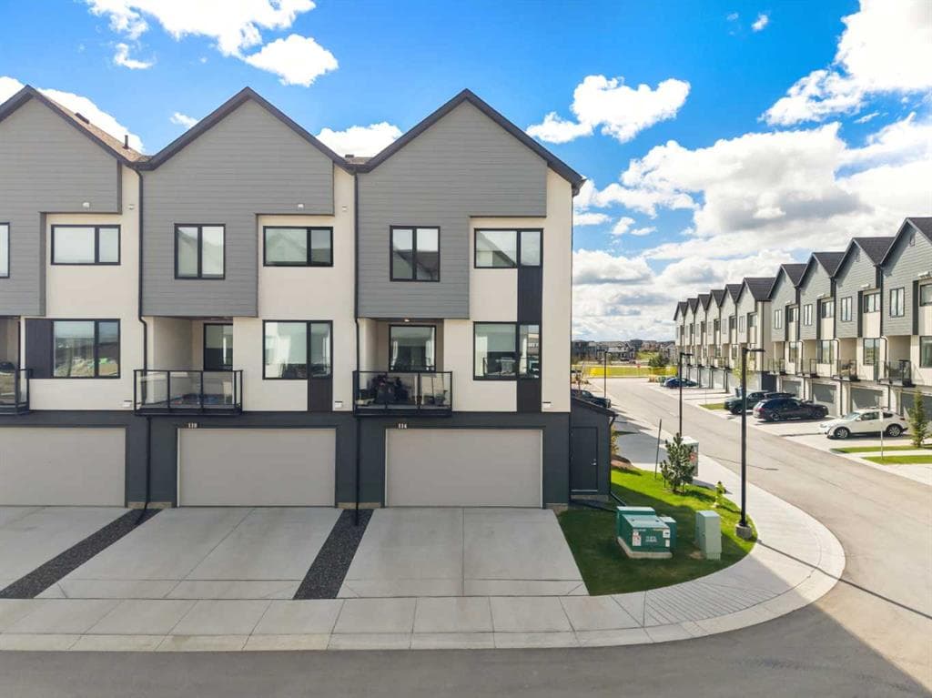 2-bed Townhouse for sale at 114 Sweet Clover Link, Rural Rocky View County