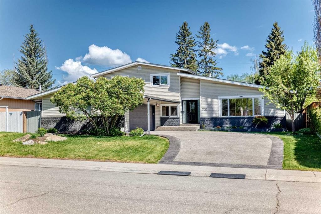 1220 73 Avenue SW — photo 1