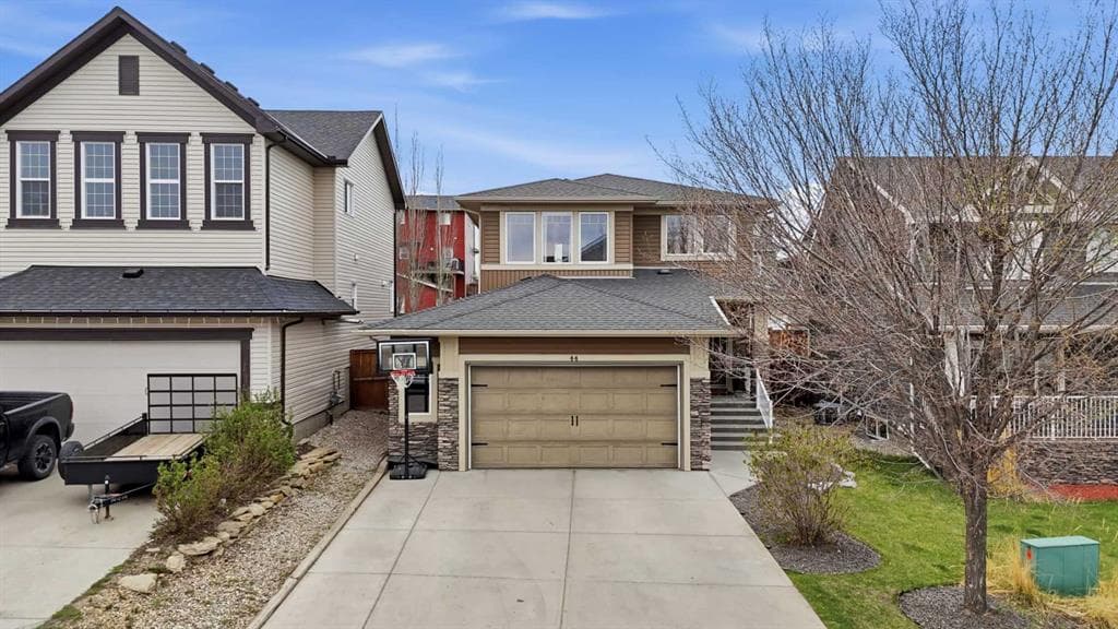 44 Westridge Crescent — photo 1