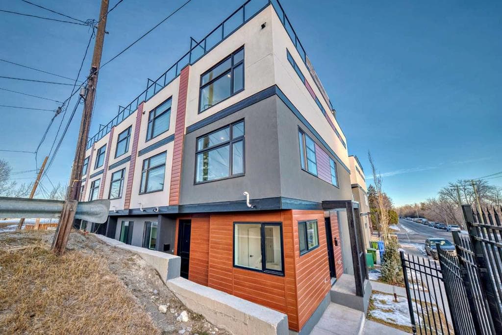 3-bed Townhouse for sale at 2, 3404 8 Avenue SW, Calgary