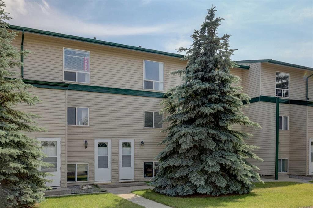 2-bed Townhouse for sale at 10, 707 Westmount Drive, Strathmore