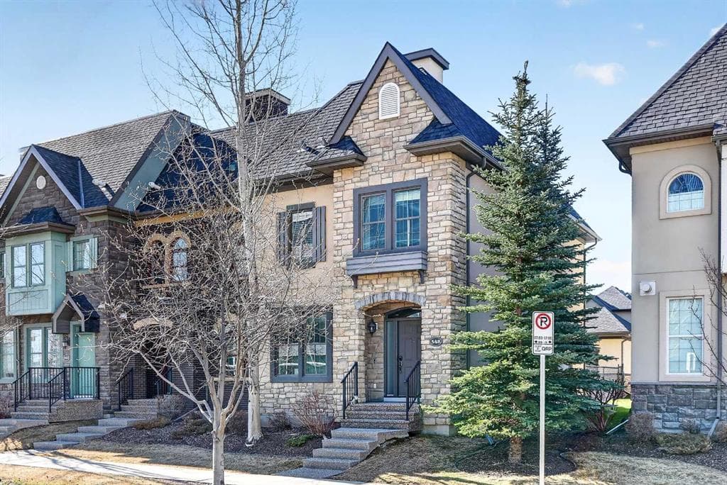 3-bed Townhouse for sale at 548 Quarry Park Boulevard SE, Calgary