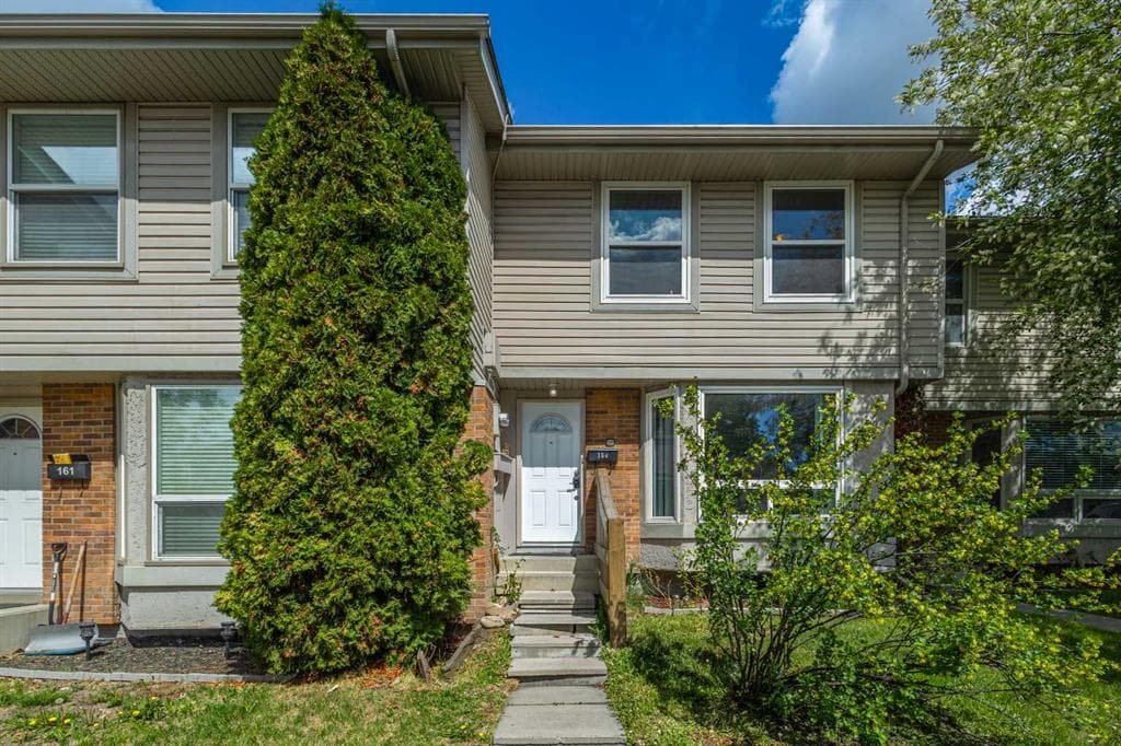 160, 123 Queensland Drive SE — photo 1