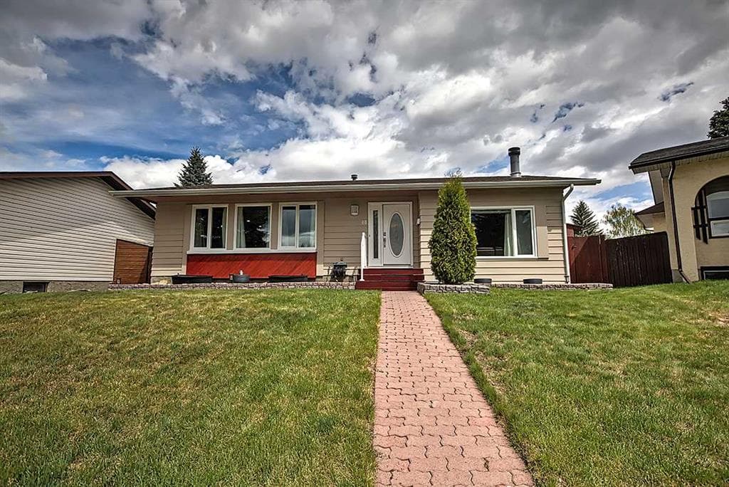 48 Deermont Way SE — photo 1