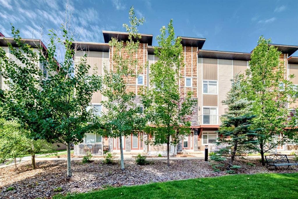 606 Skyview Point Place NE — photo 1