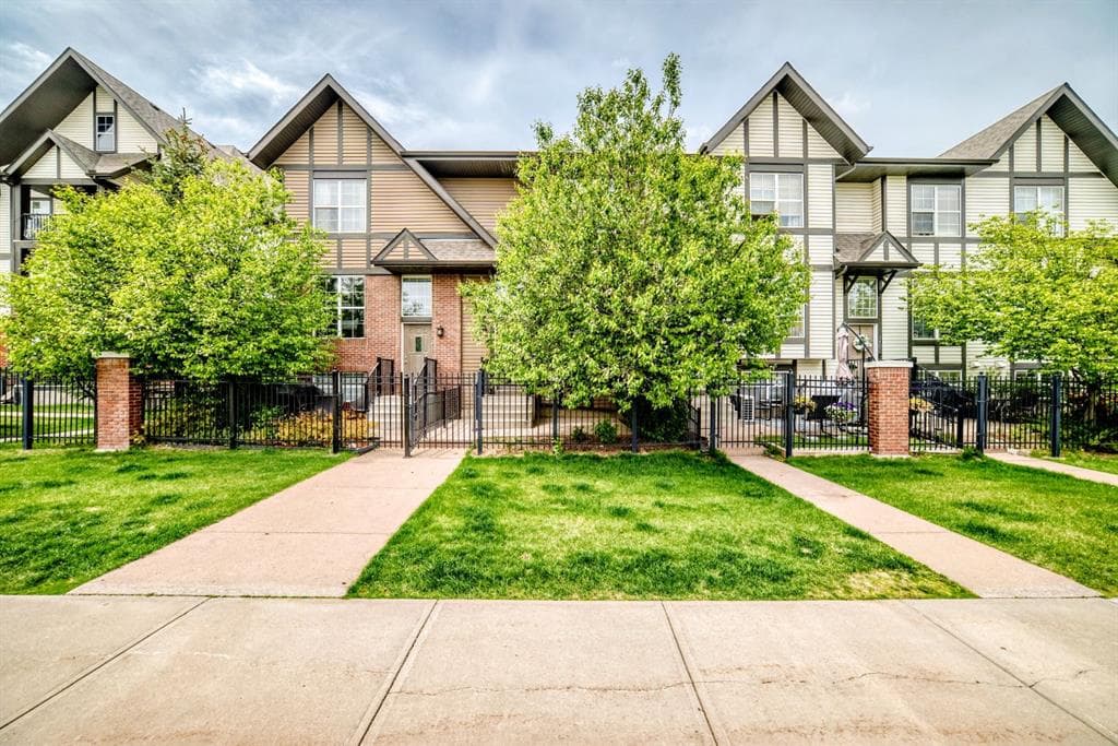 2-bed Townhouse for sale at 314 New Brighton Villas SE, Calgary