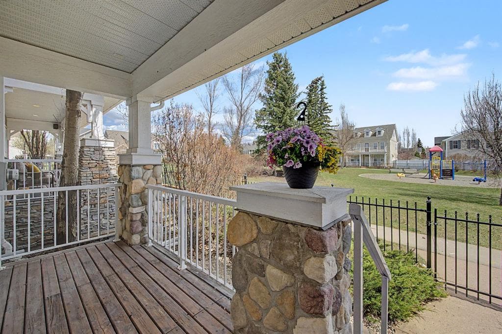 4-bed Townhouse for sale at 8 Ypres Lane SW, Calgary