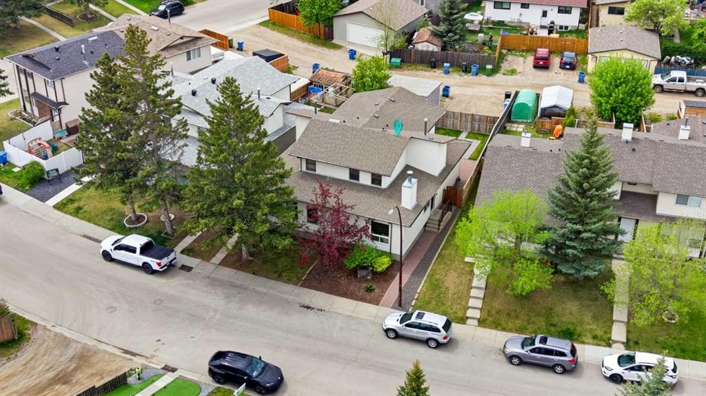 4-bed Semi-detached for sale at 85 Cedarwood Hill SW, Calgary