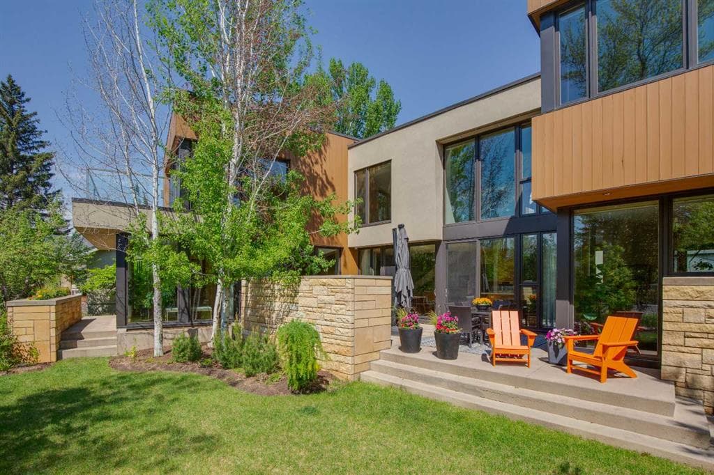 5-bed Detached for sale at 3038 4 Street SW, Calgary