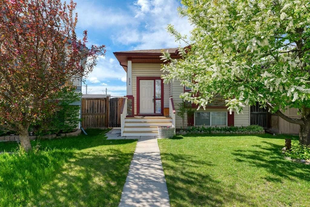3-bed Detached for sale at 234 Martinvalley Mews NE, Calgary