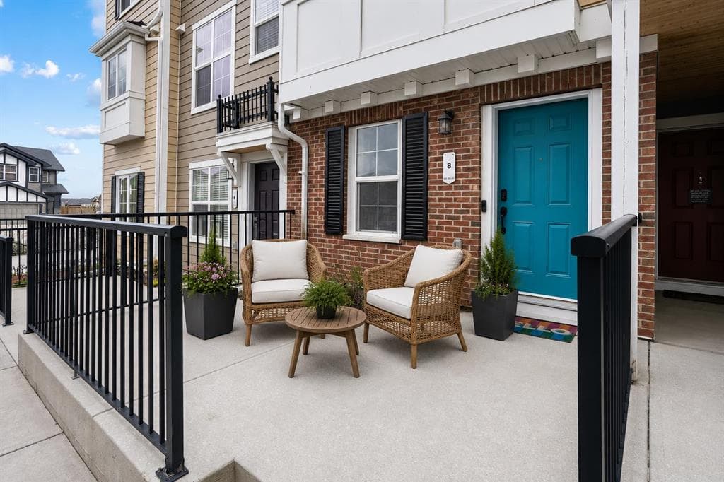 2-bed Townhouse for sale at 8 Sherwood Row NW, Calgary
