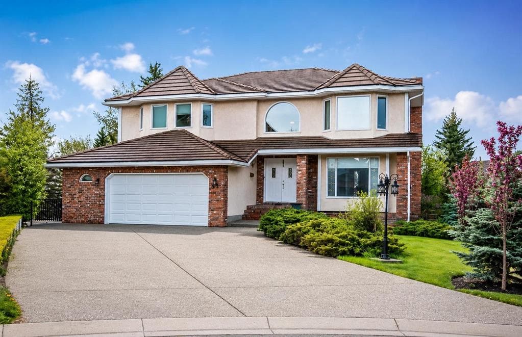 4-bed Detached for sale at 35 Candle Court SW, Calgary
