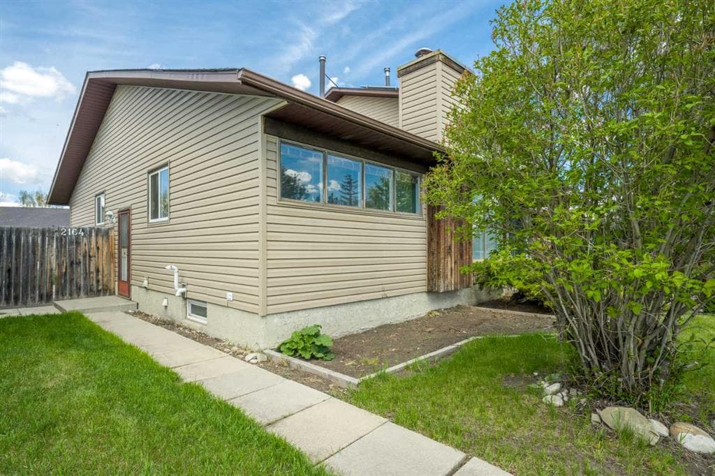 3-bed Semi-detached for sale at 2164 Summerfield Boulevard SE, Airdrie
