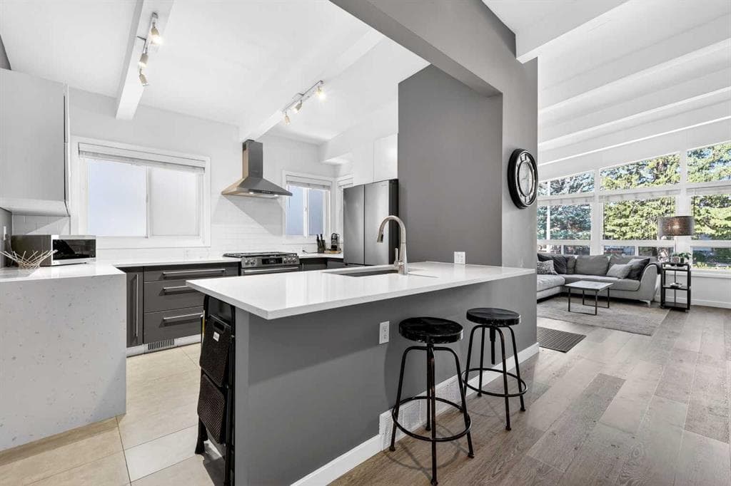 4-bed Semi-detached for sale at 3336 39 Street SW, Calgary