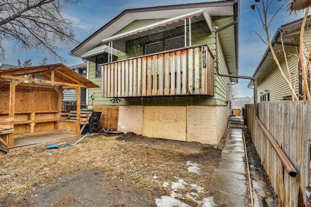 2-bed Townhouse for sale at D, 903 44 Street SE, Calgary