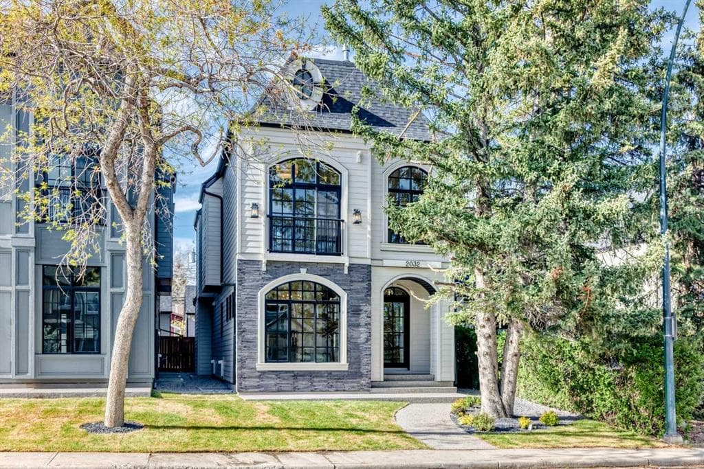 5-bed Detached for sale at 2032 52 Avenue SW, Calgary