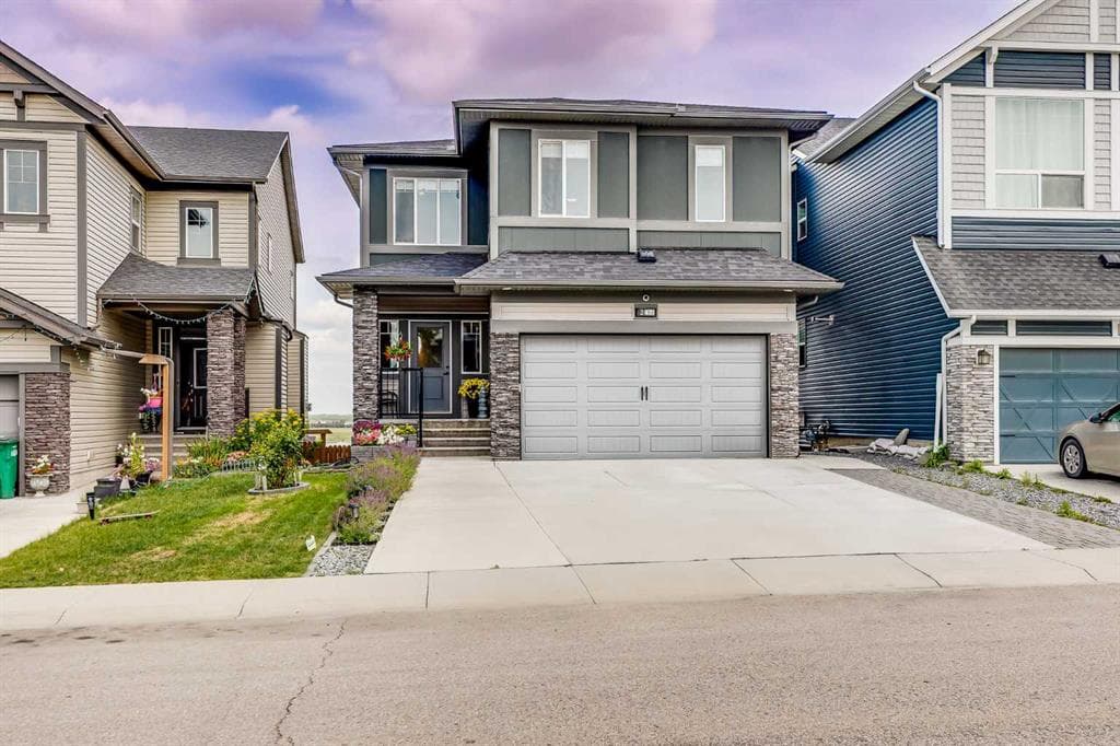6-bed Detached for sale at 247 Hillcrest Heights SW, Airdrie