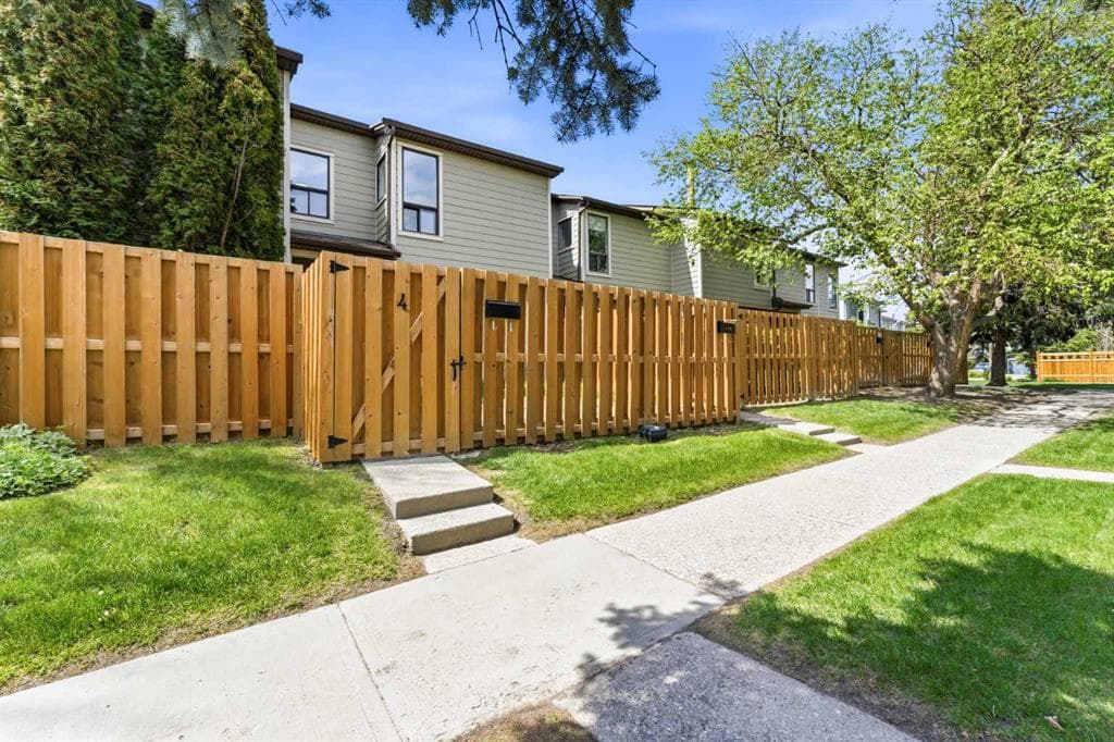 2-bed Townhouse for sale at 4, 106 Grier Terrace NE, Calgary