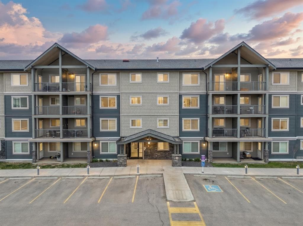 3402, 181 Skyview Ranch Manor NE — photo 1