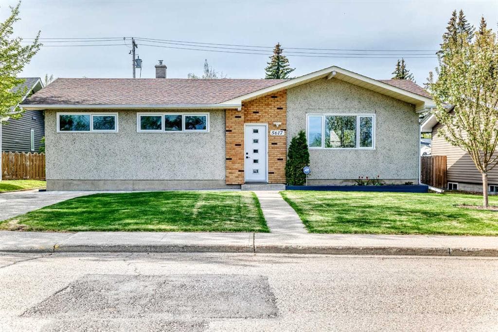 4-bed Detached for sale at 5617 51 Street, Olds