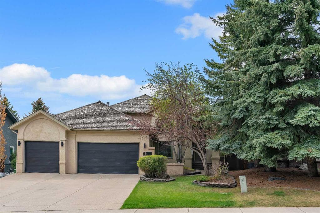 4-bed Detached for sale at 19 Coach Gate Way SW, Calgary