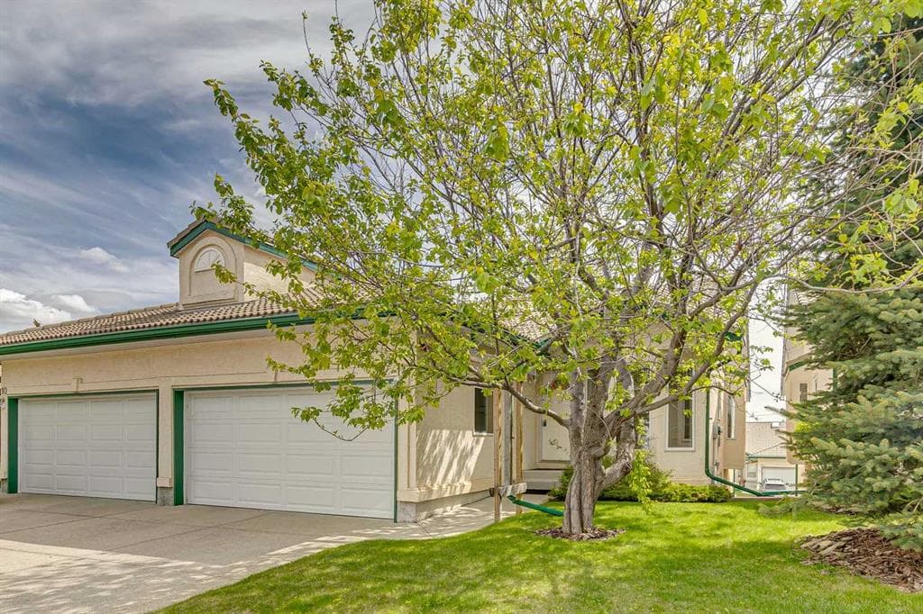 2-bed Semi-detached for sale at 14 Strathearn Gardens SW, Calgary