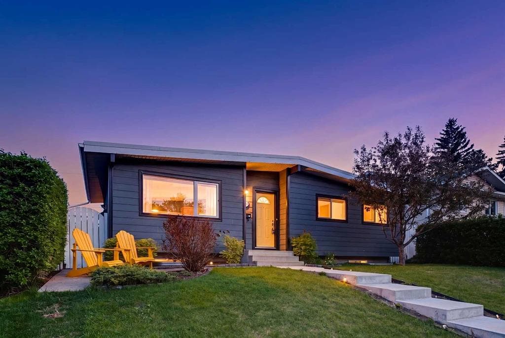 4-bed Detached for sale at 10651 Shillington Crescent SW, Calgary
