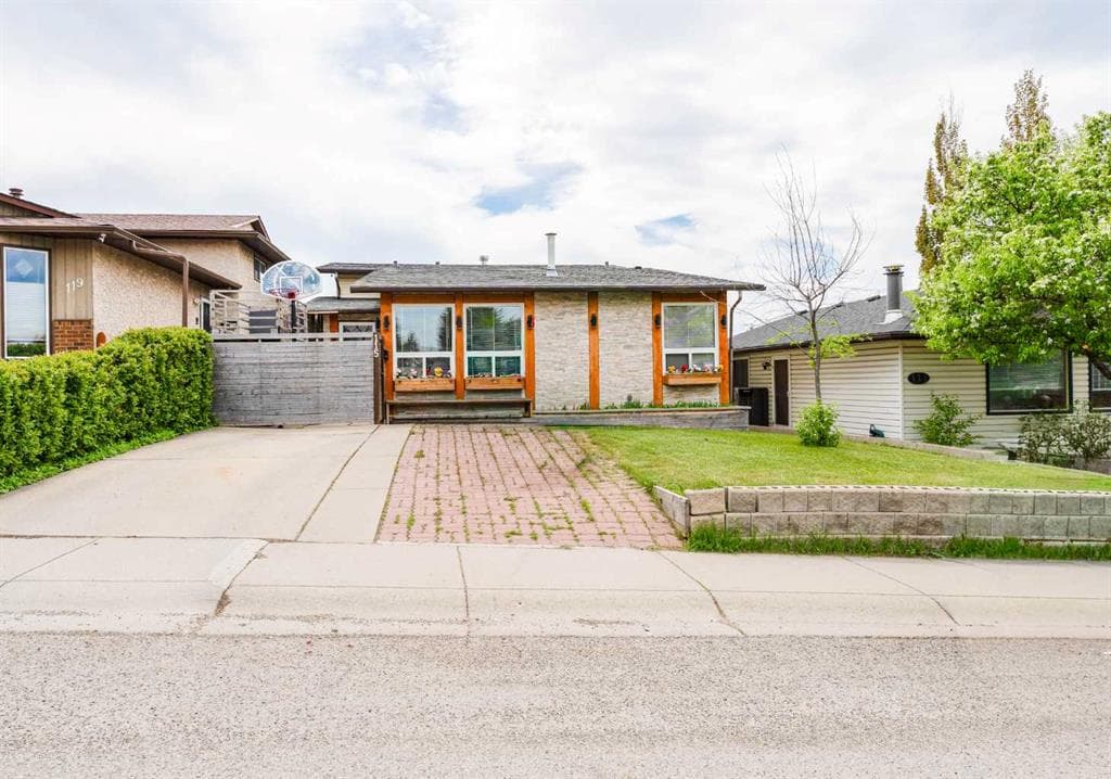 4-bed Detached for sale at 115 Maunsell Close NE, Calgary