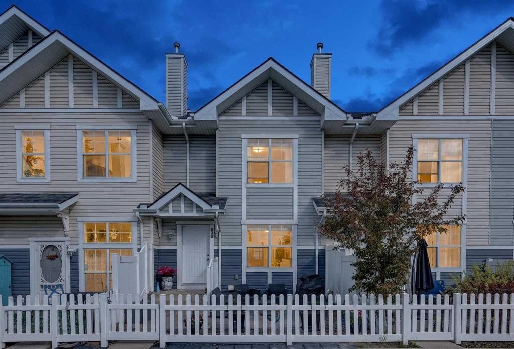 2-bed Townhouse for sale at 3308 New Brighton Gardens SE, Calgary