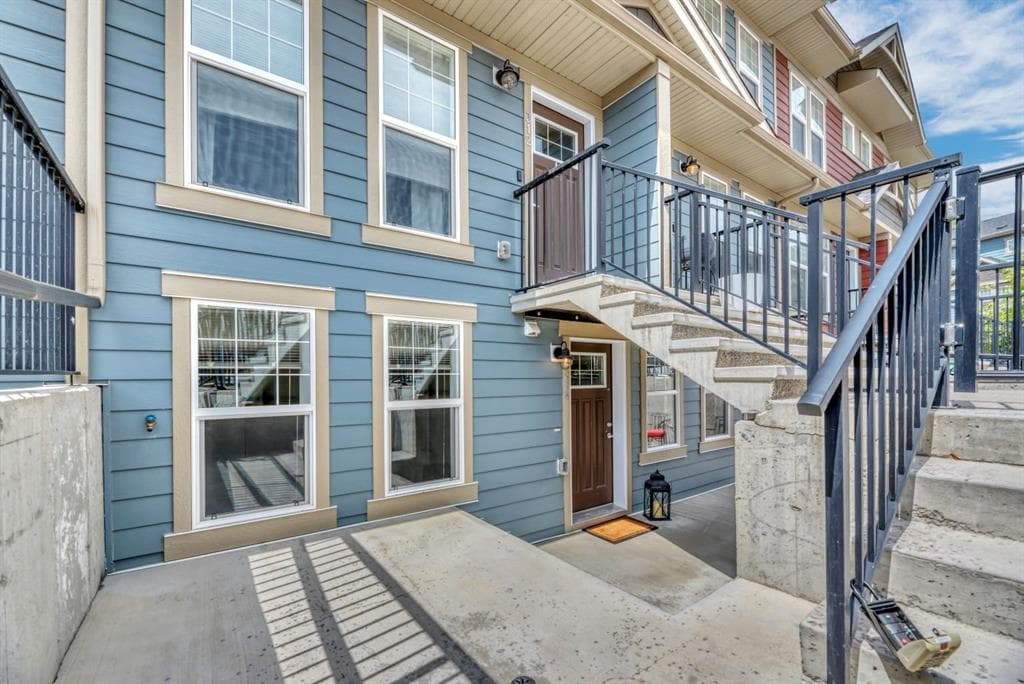 3-bed Townhouse for sale at 314 Cranbrook Square SE, Calgary