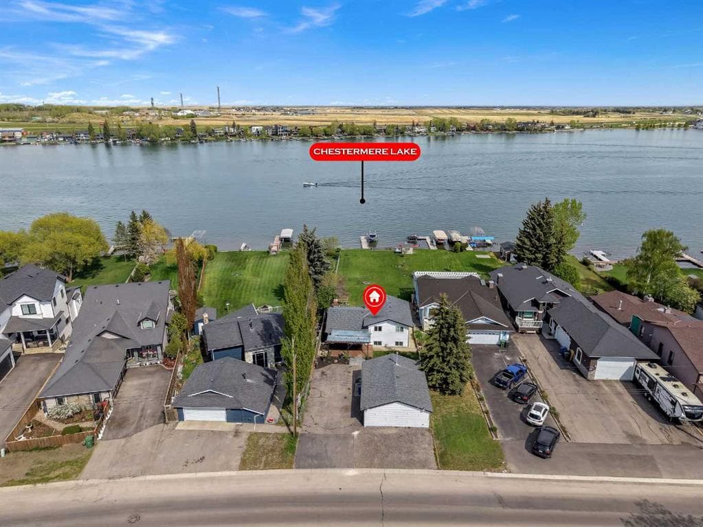 4-bed Detached for sale at 272 West Chestermere Drive, Chestermere