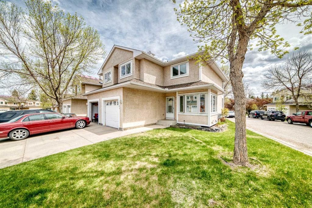 3-bed Townhouse for sale at 109, 388 Sandarac Drive NW, Calgary