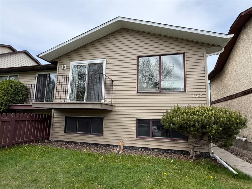 3-bed Semi-detached for sale at 1387 Berkley Drive NW, Calgary