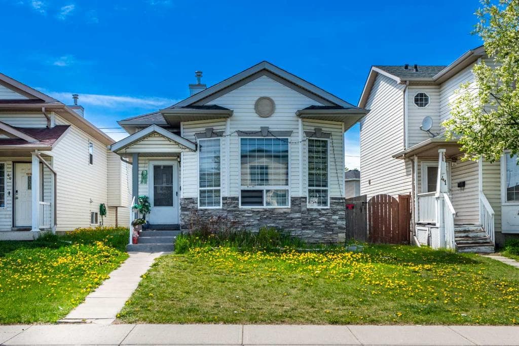 5-bed Detached for sale at 45 Martin Crossing Crescent NE, Calgary