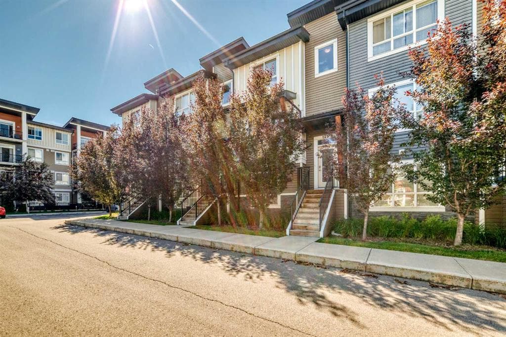 3-bed Townhouse for sale at 125 Walgrove Cove SE, Calgary