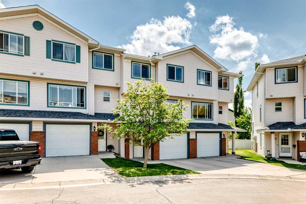 3-bed Townhouse for sale at 270 Rocky Ridge Court NW, Calgary