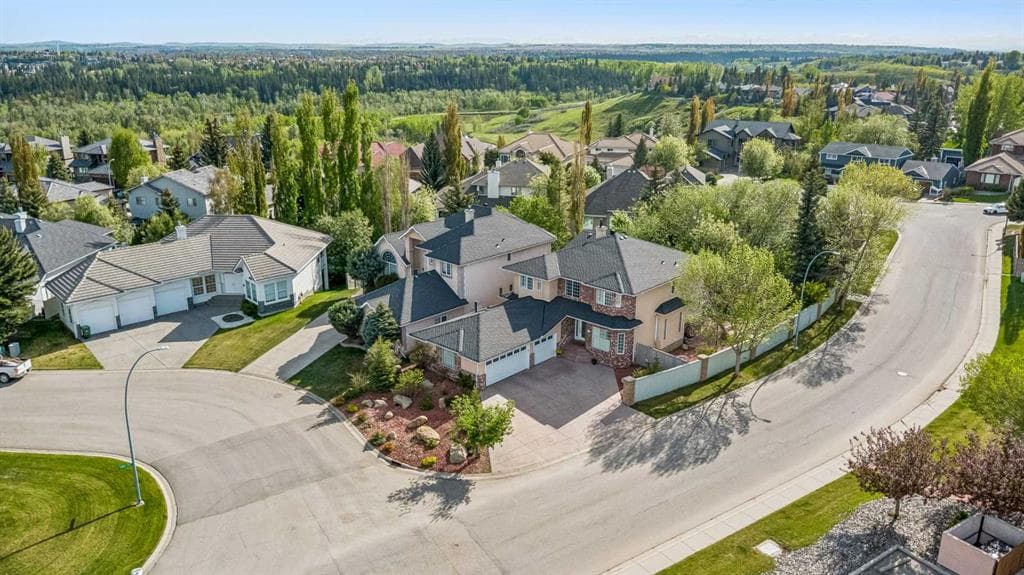 5-bed Detached for sale at 438 Candle Place SW, Calgary
