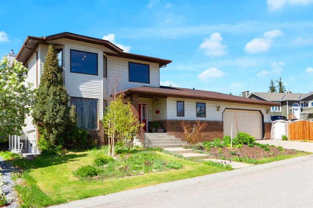 4-bed Detached for sale at 25 Deerfield Manor SE, Calgary