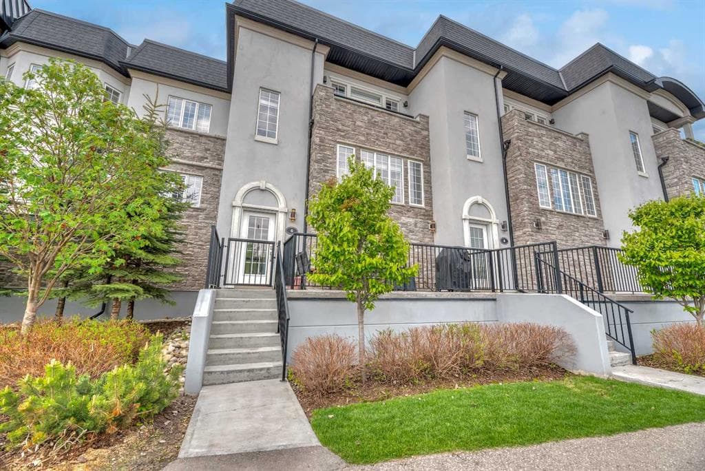 2-bed Townhouse for sale at 6 Quarry Gate SE, Calgary