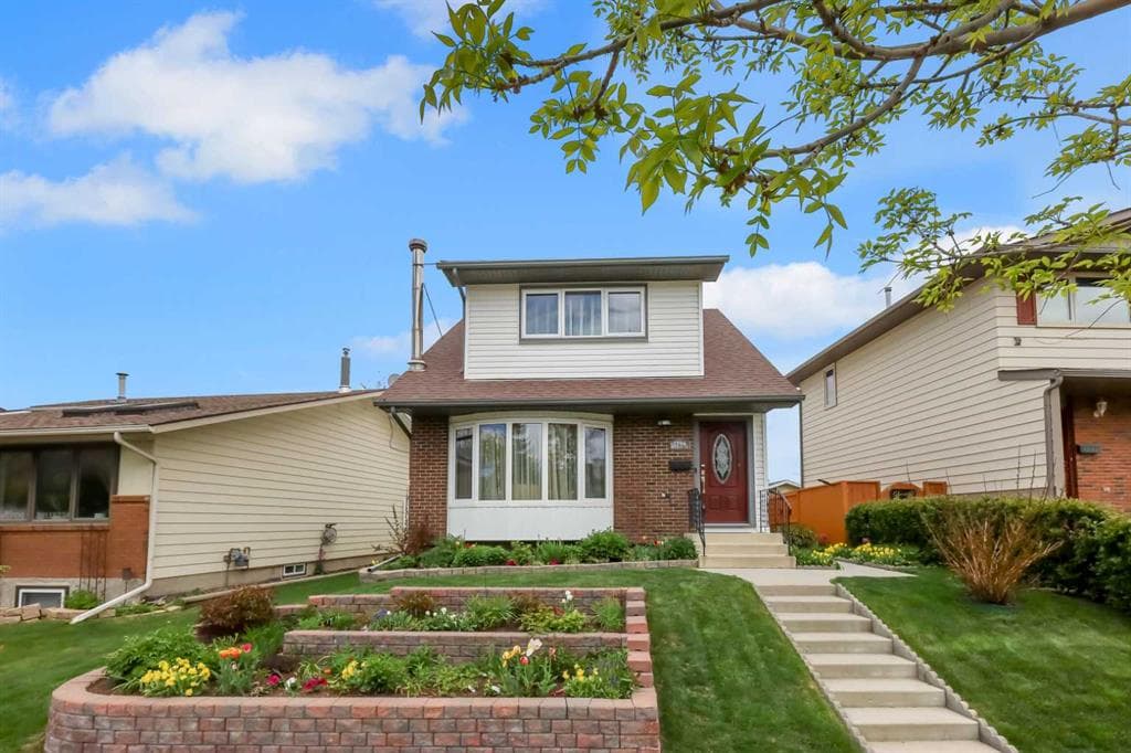 3-bed Detached for sale at 1296 Berkley Drive NW, Calgary