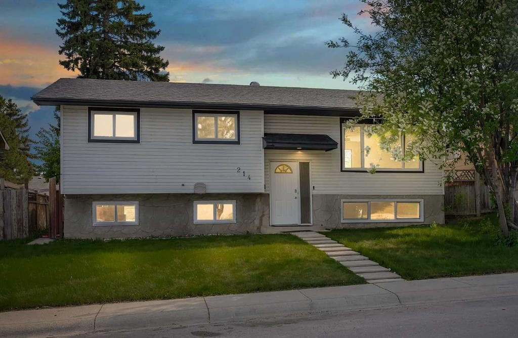 3-bed Detached for sale at 214 Rundleview Close NE, Calgary