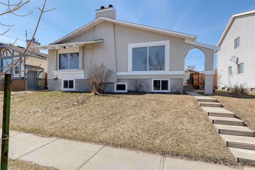 4-bed Semi-detached for sale at 71 Falton Drive NE, Calgary