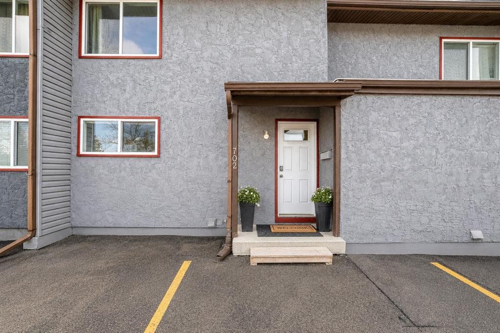 3-bed Townhouse for sale at 702, 9930 Bonaventure Drive SE, Calgary