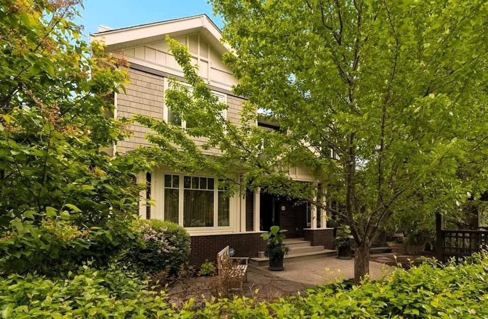 5-bed Detached for sale at 3028 3 Street SW, Calgary