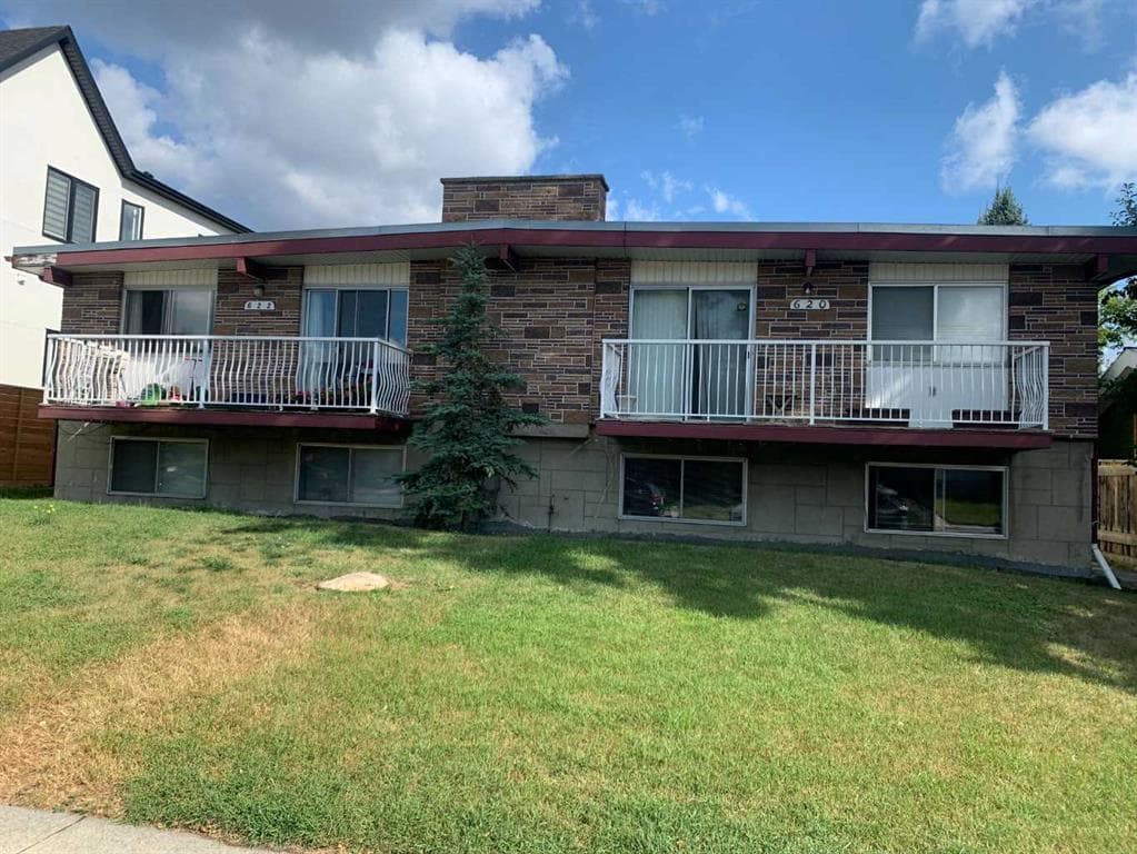 622 54 Avenue SW — photo 1